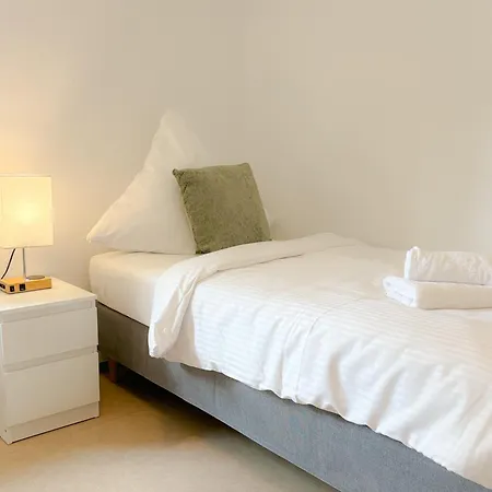 Mit Balkon Ins Gruene Apartman *