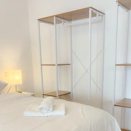 Mit Balkon Ins Gruene Apartman